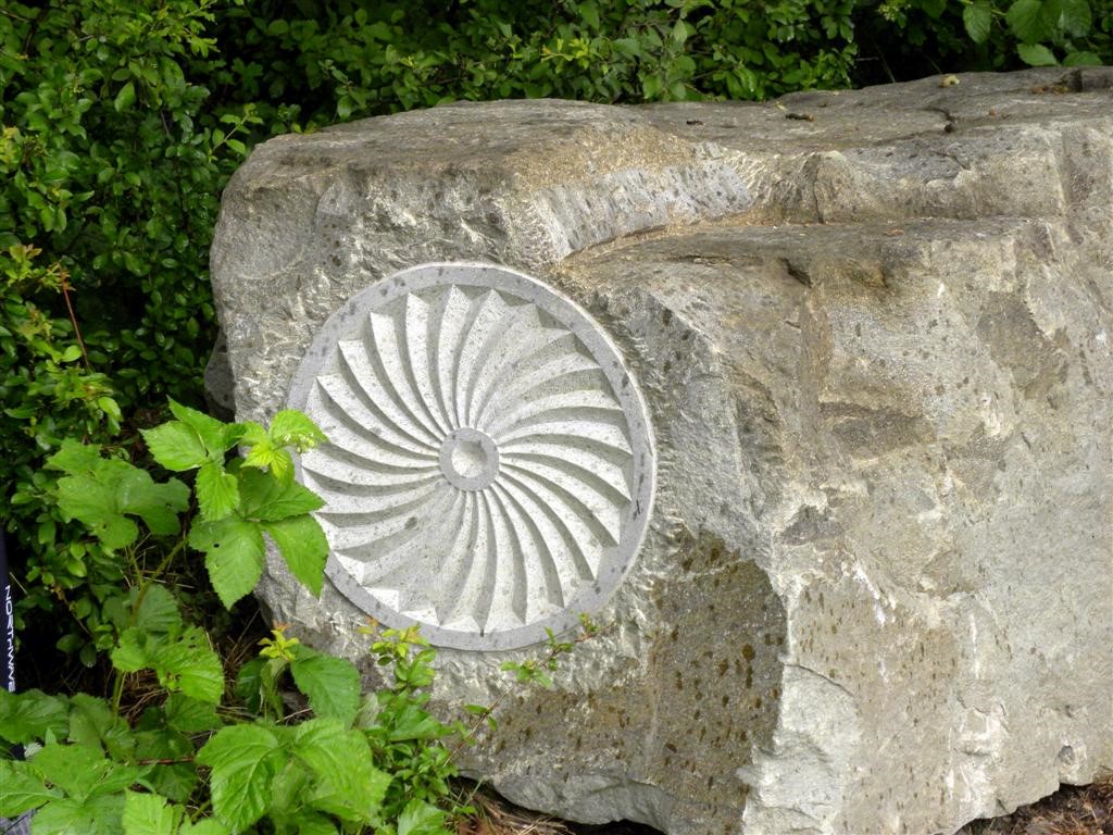 A Balázs-kőre vésett létkerék