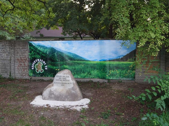 A szigethalmi emlékkő