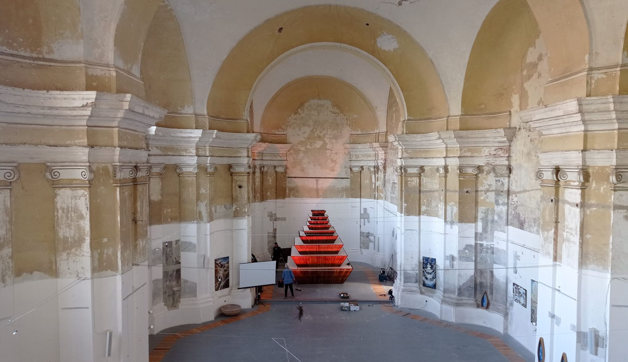 Méry Beáta installációja a révkomáromi LIMES Galériában