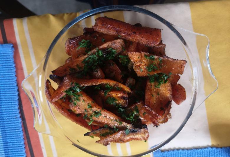 Fokhagymás vajban sült sárgarépa