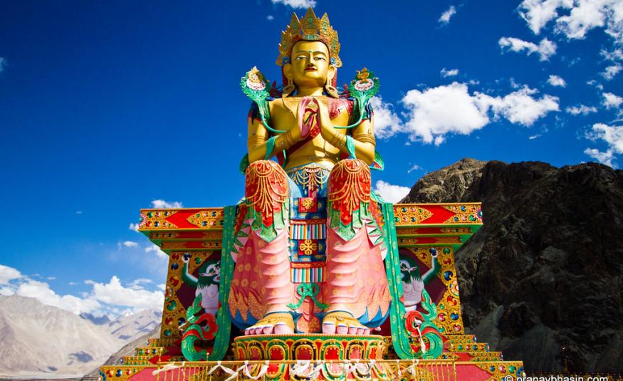 Maitréja Buddha szobra