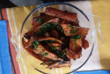 Fokhagymás vajban sült sárgarépa